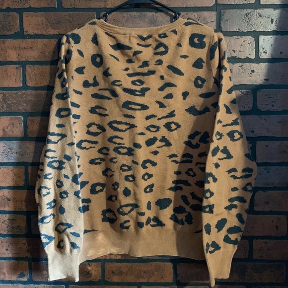 Cheetah print sweater - Picture 2 of 4